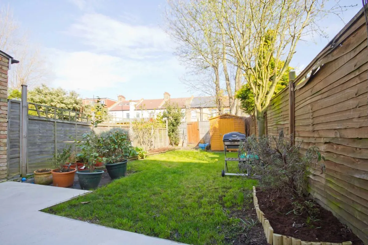 House Hessel Road in Greater London