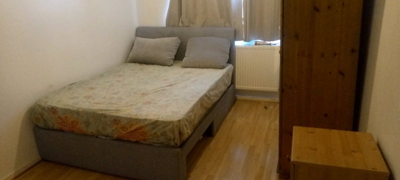 Room Breezehurst Drive in Crawley
