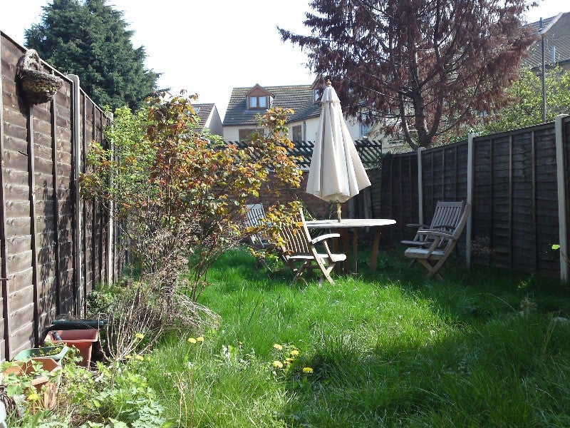 Flat Rosslyn Road in Greater London