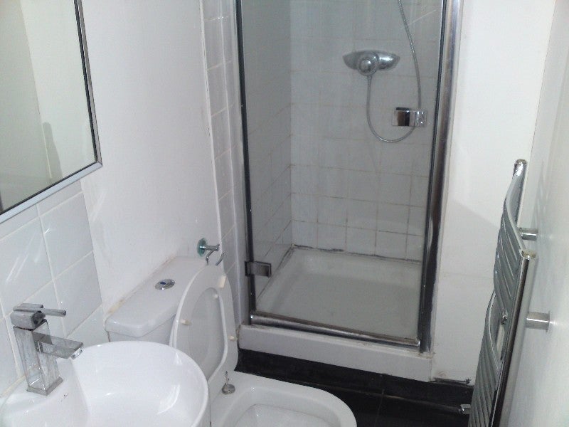 Flat Rosslyn Road in Greater London