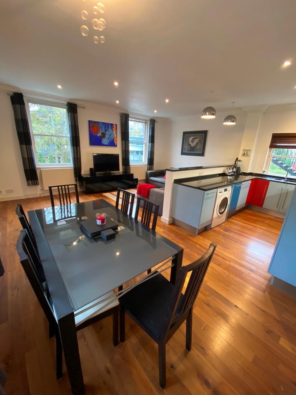 Flat Mattock Lane in Greater London