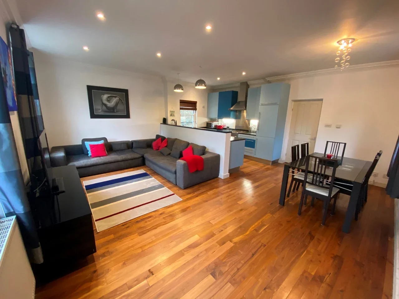 Flat Mattock Lane in Greater London