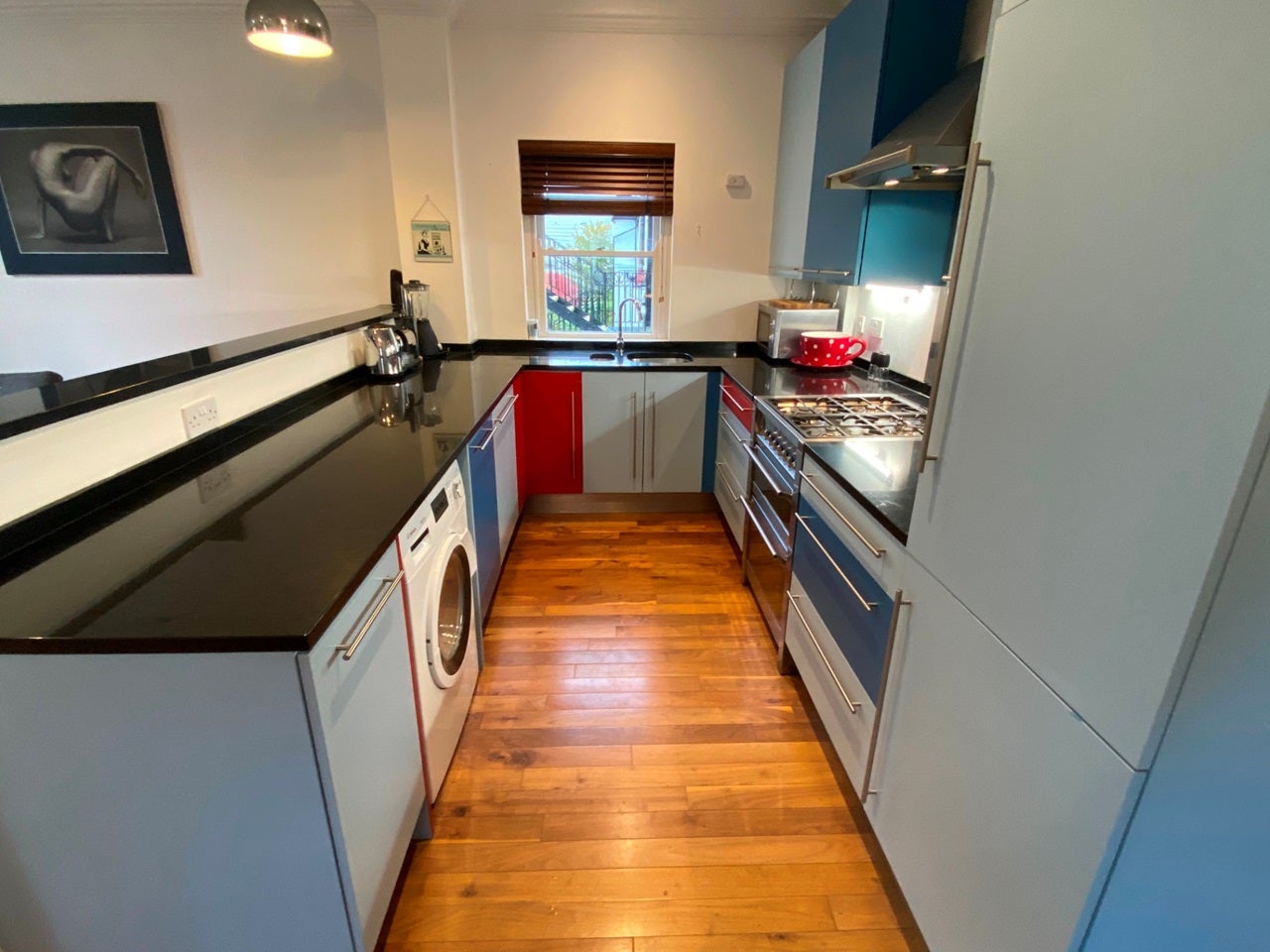 Flat Mattock Lane in Greater London