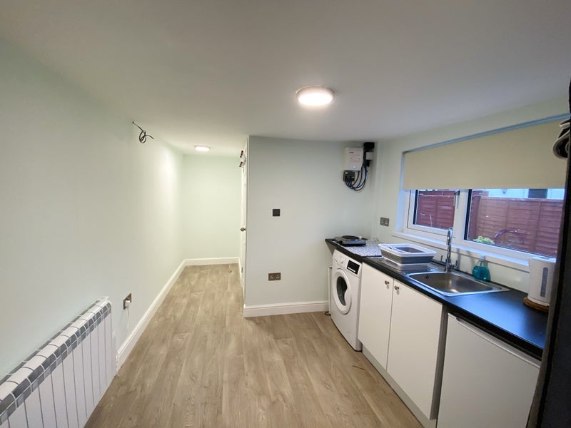 Room Blandford Road South in Slough