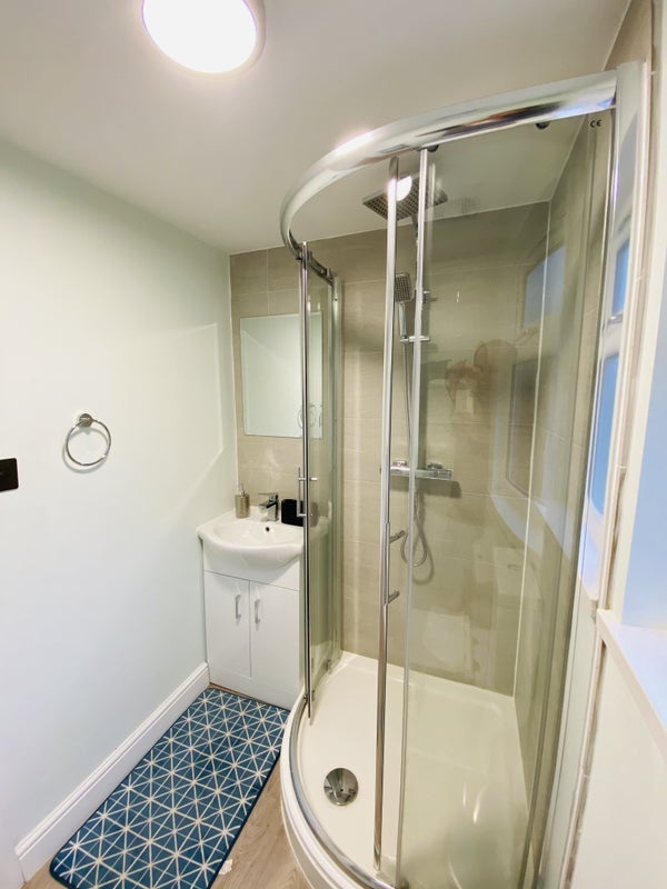 Room Blandford Road South in Slough