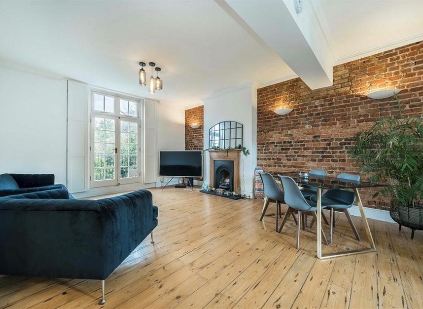 Flat Shooters Hill Road in Greater London