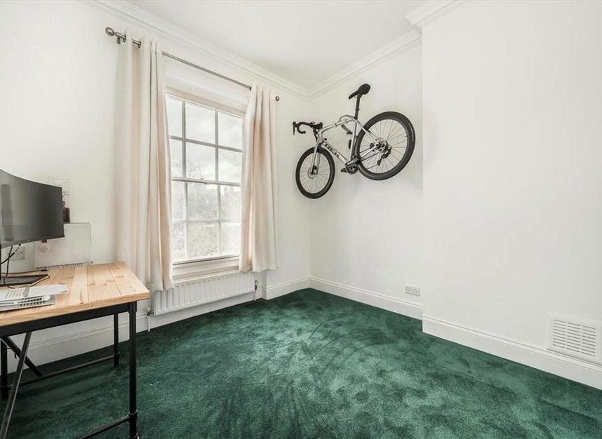 Flat Shooters Hill Road in Greater London