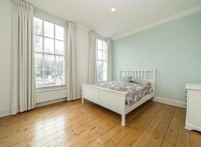 Flat Shooters Hill Road in Greater London