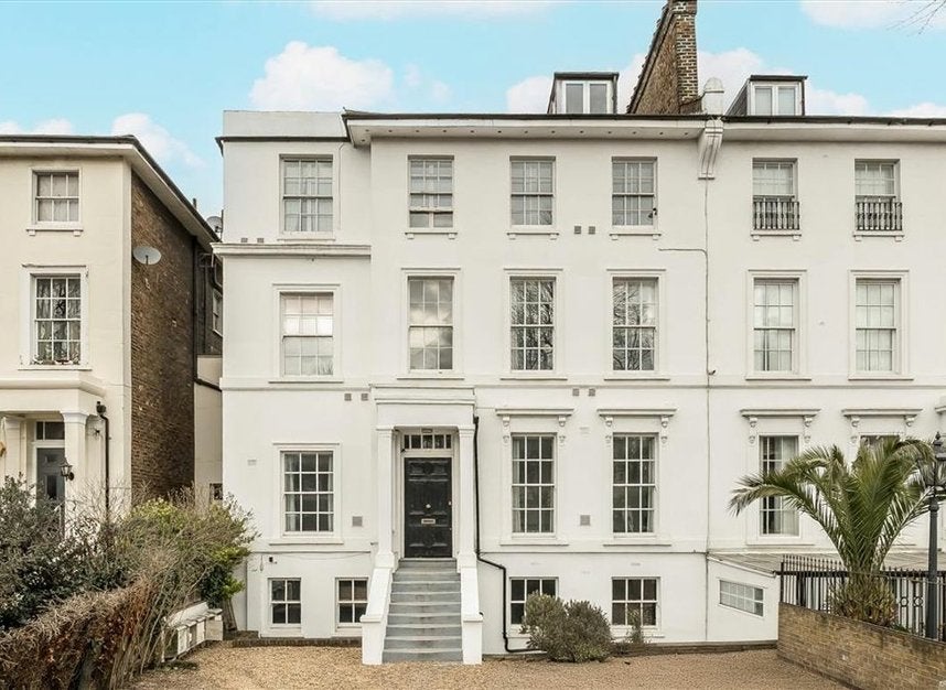 Flat Shooters Hill Road in Greater London