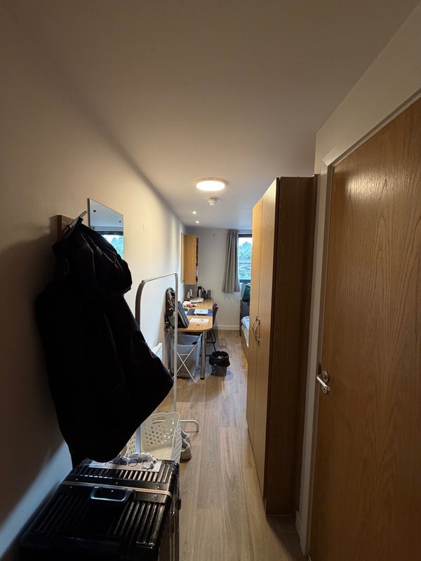 Room Dumbarton Road in Glasgow