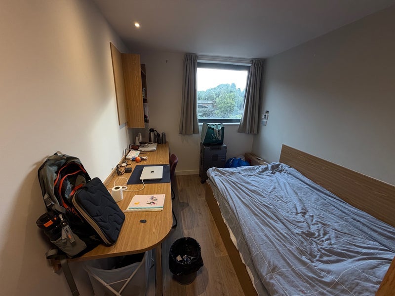 Room Dumbarton Road in Glasgow