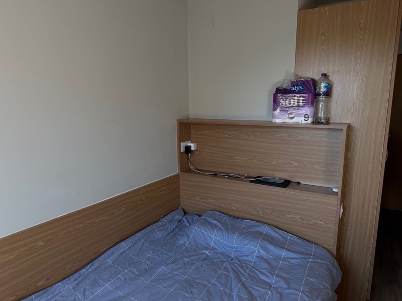 Room Dumbarton Road in Glasgow