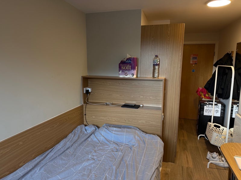 Room Dumbarton Road in Glasgow