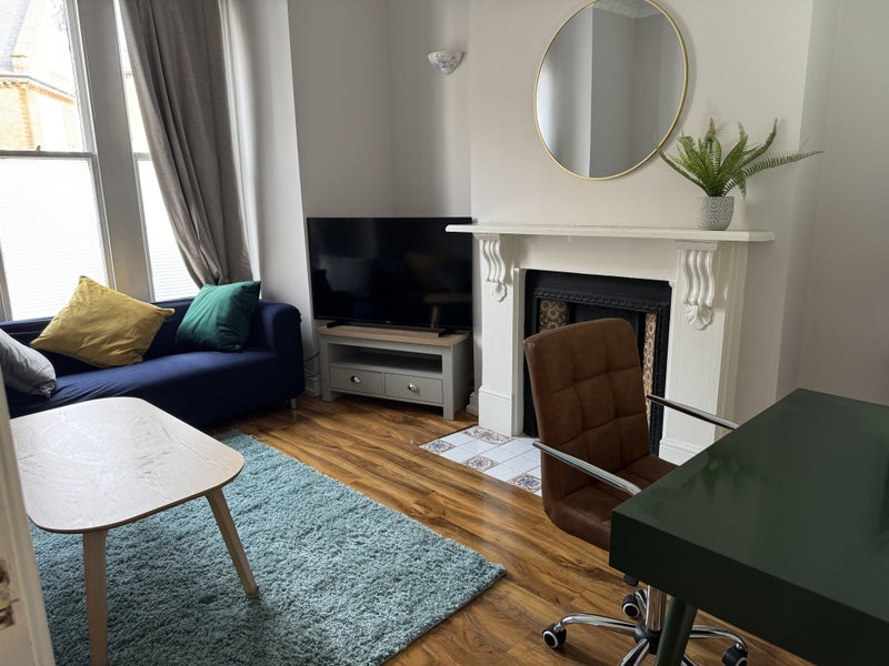Room Arlesford Road in Greater London