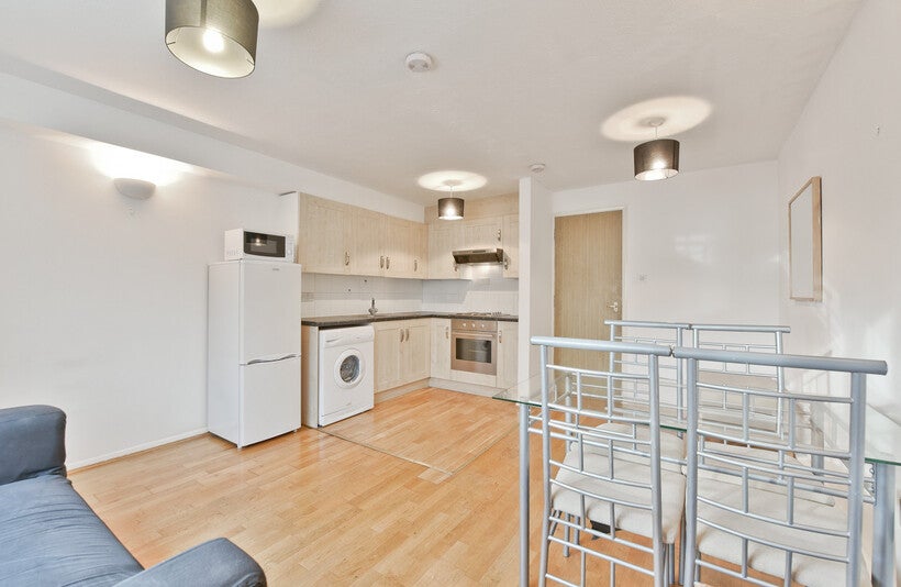 Flat Ambassador Square in Greater London