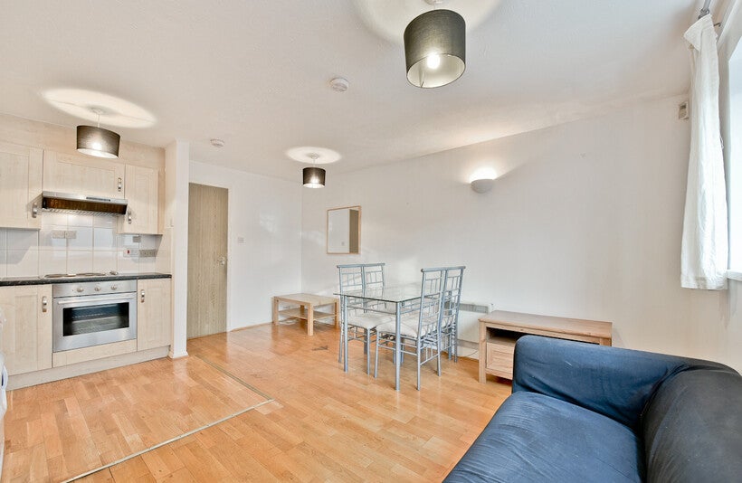 Flat Ambassador Square in Greater London