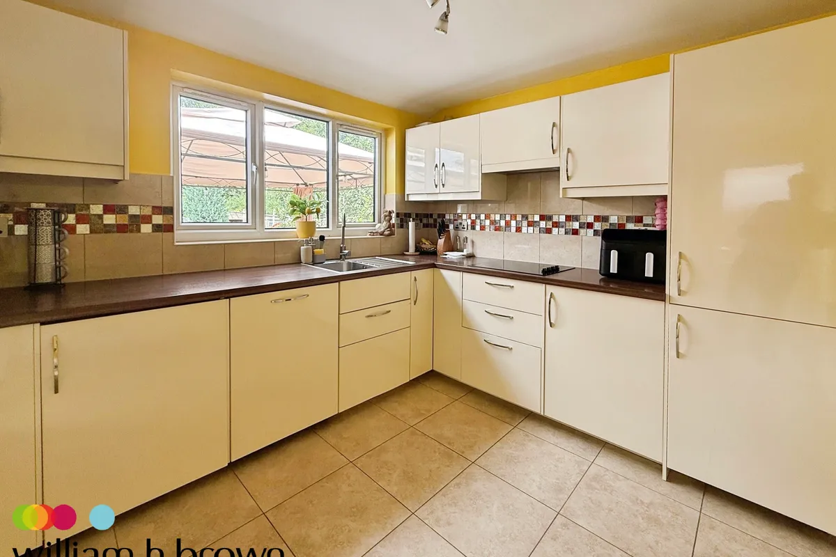 House Lower Mardyke Avenue in Greater London