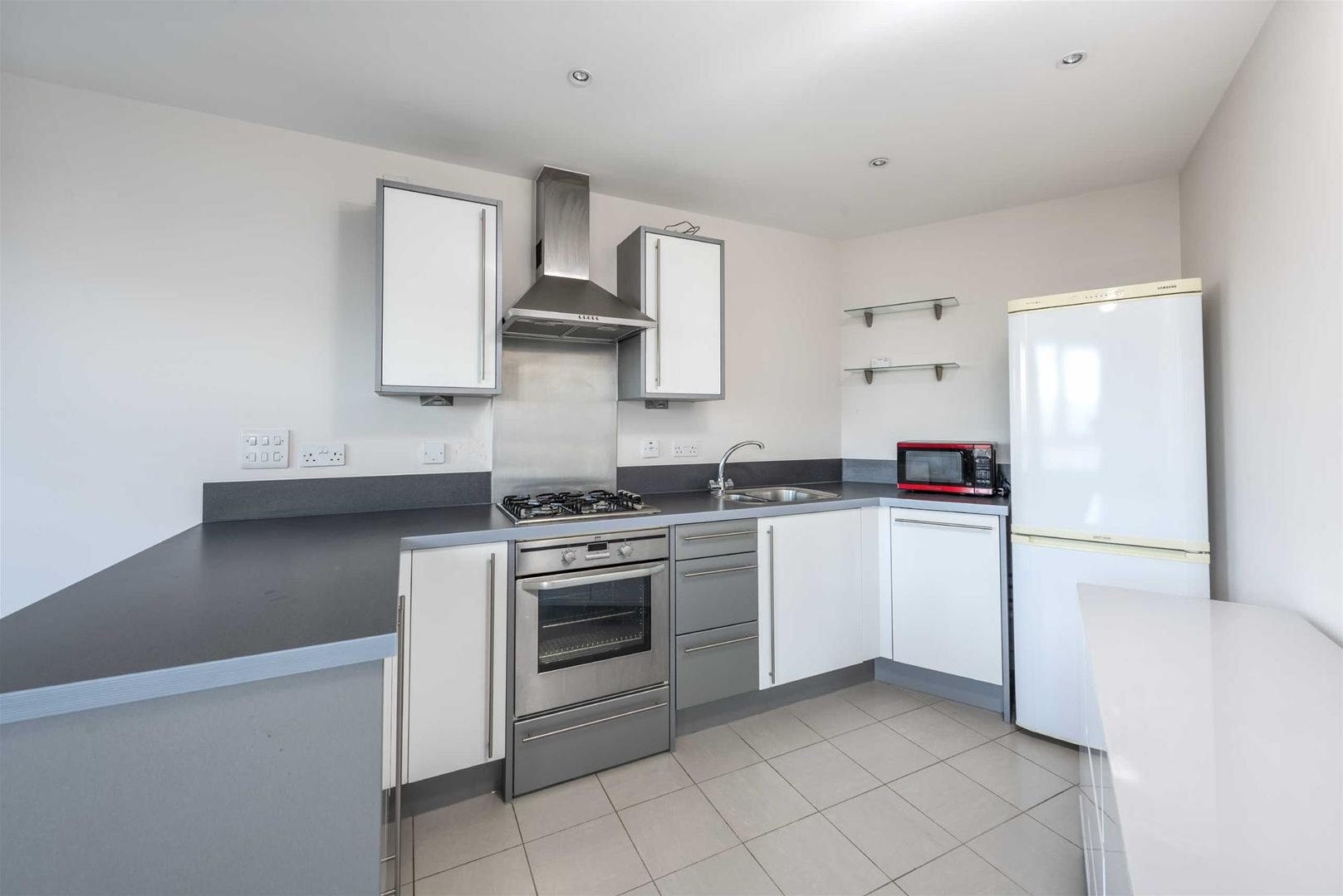 Flat Eden Grove in Greater London