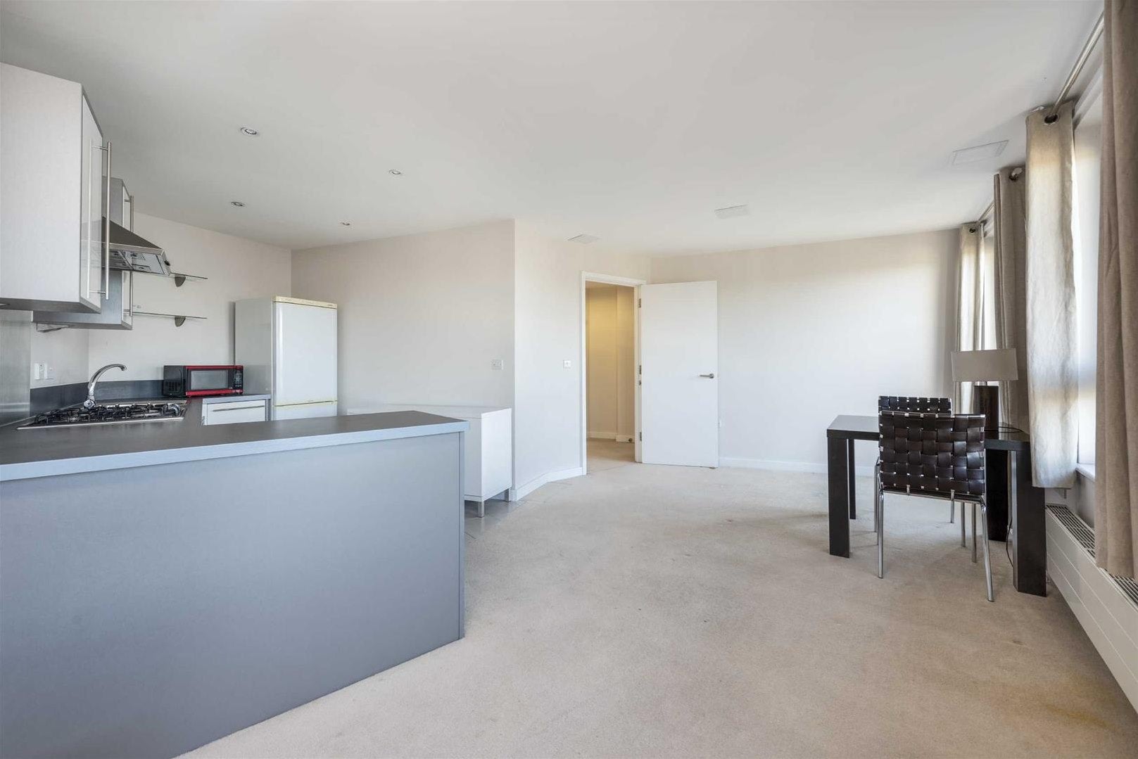 Flat Eden Grove in Greater London