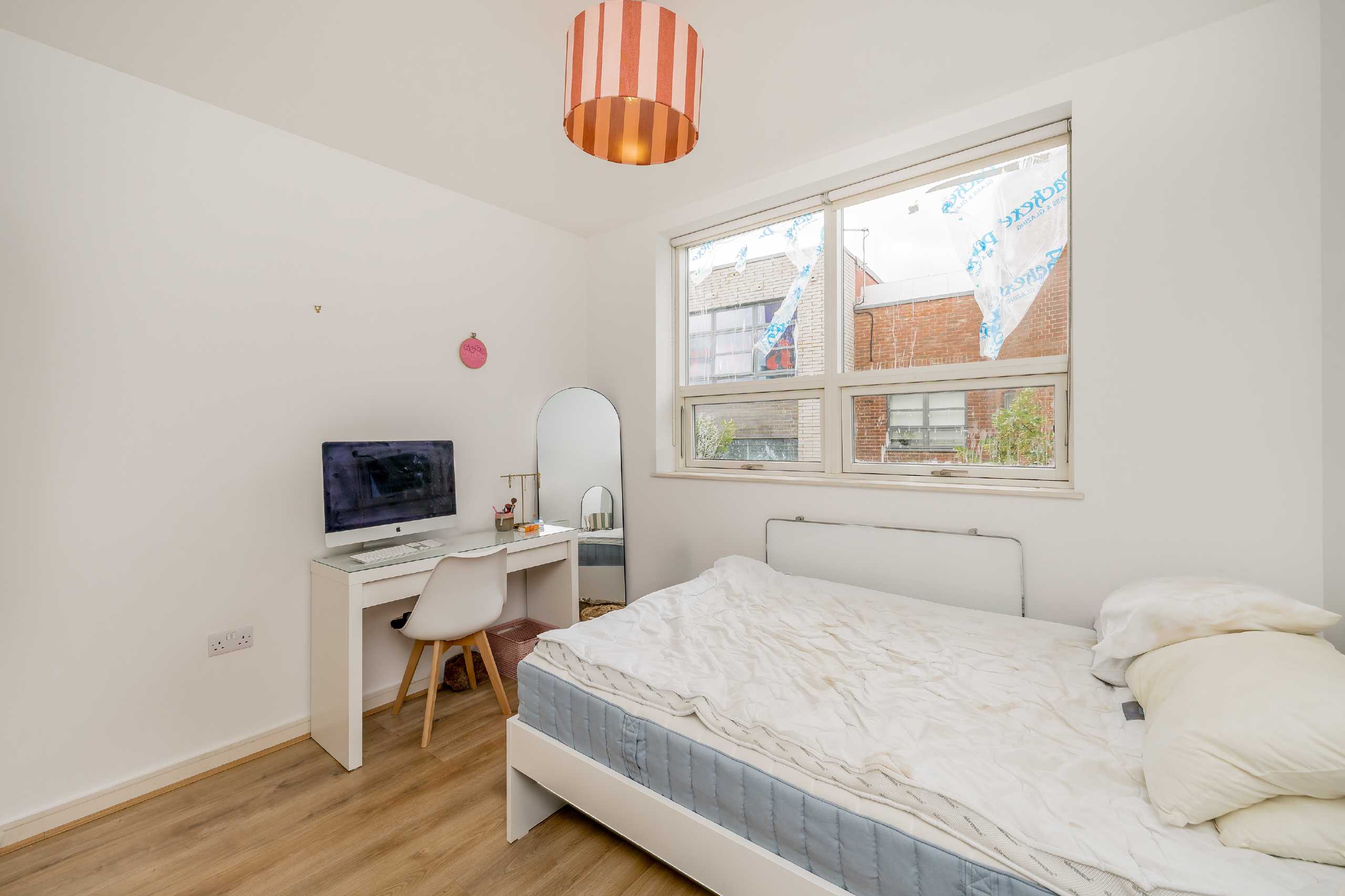 Flat Elm Grove in Greater London