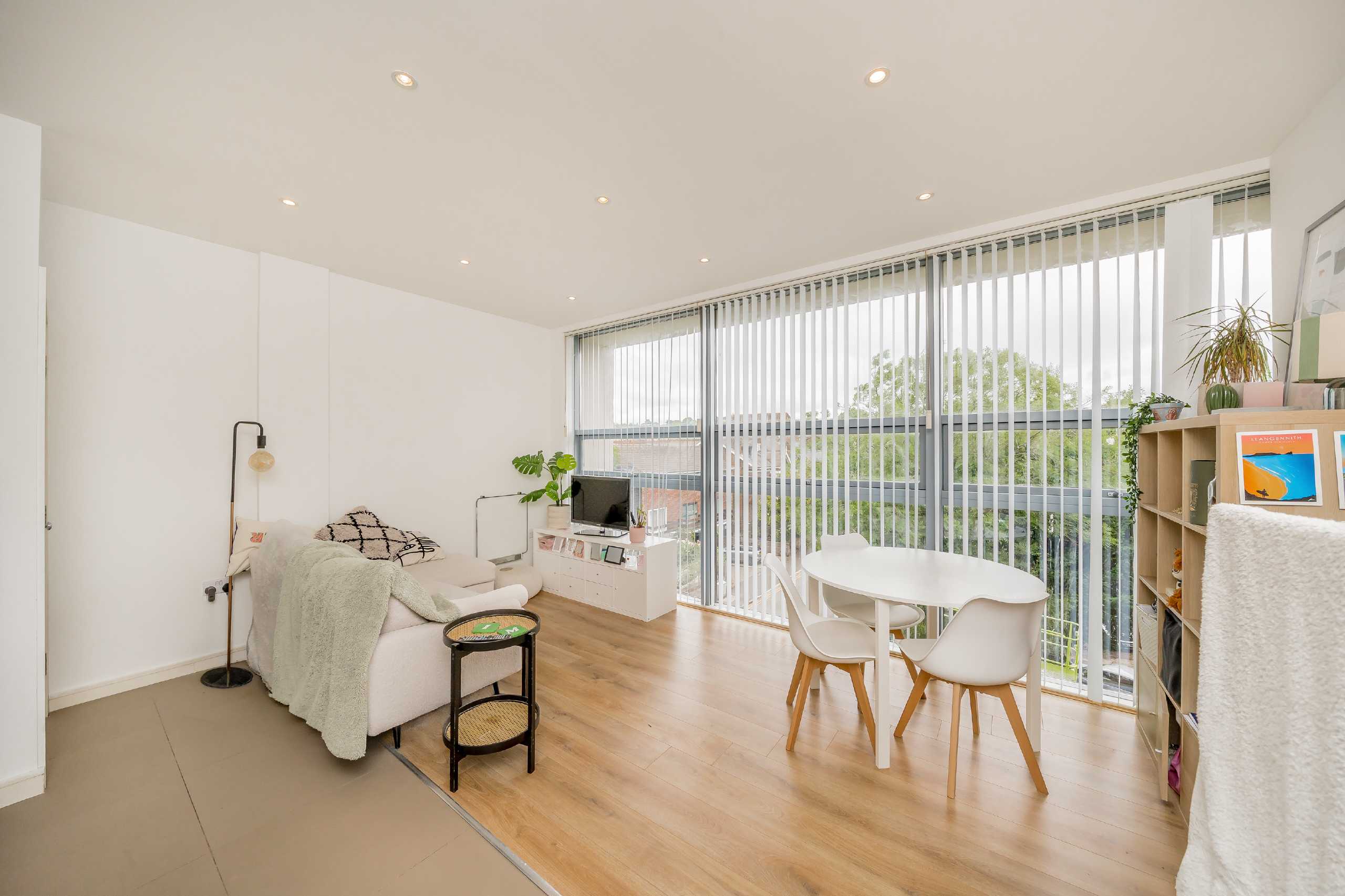 Flat Elm Grove in Greater London