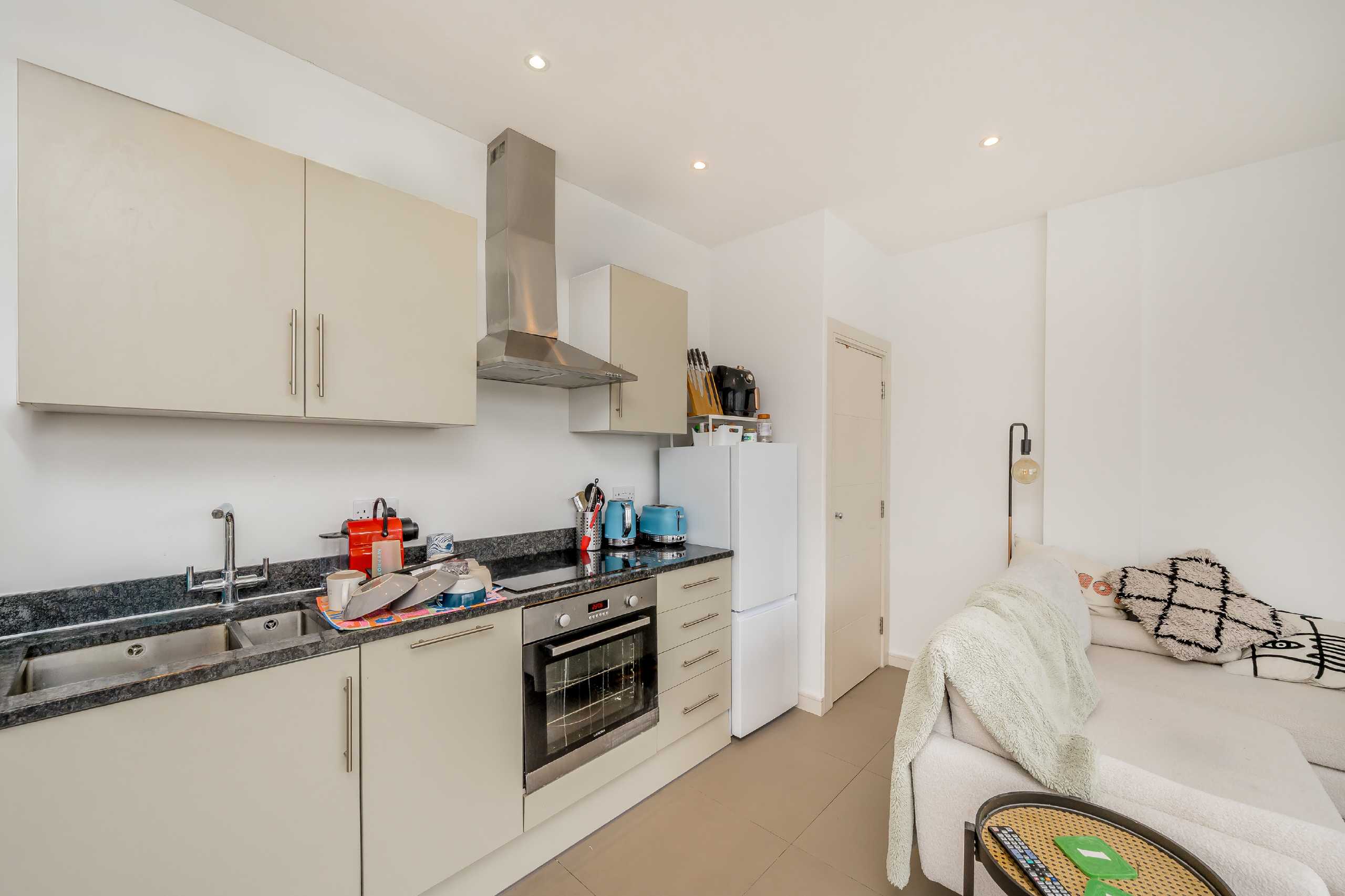 Flat Elm Grove in Greater London