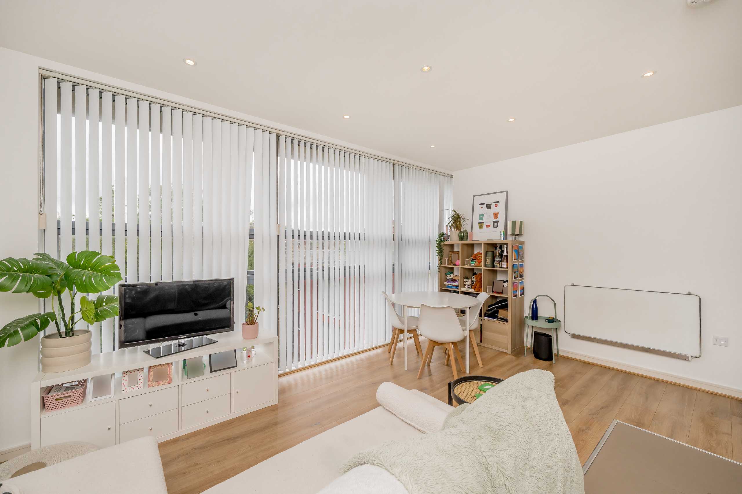 Flat Elm Grove in Greater London
