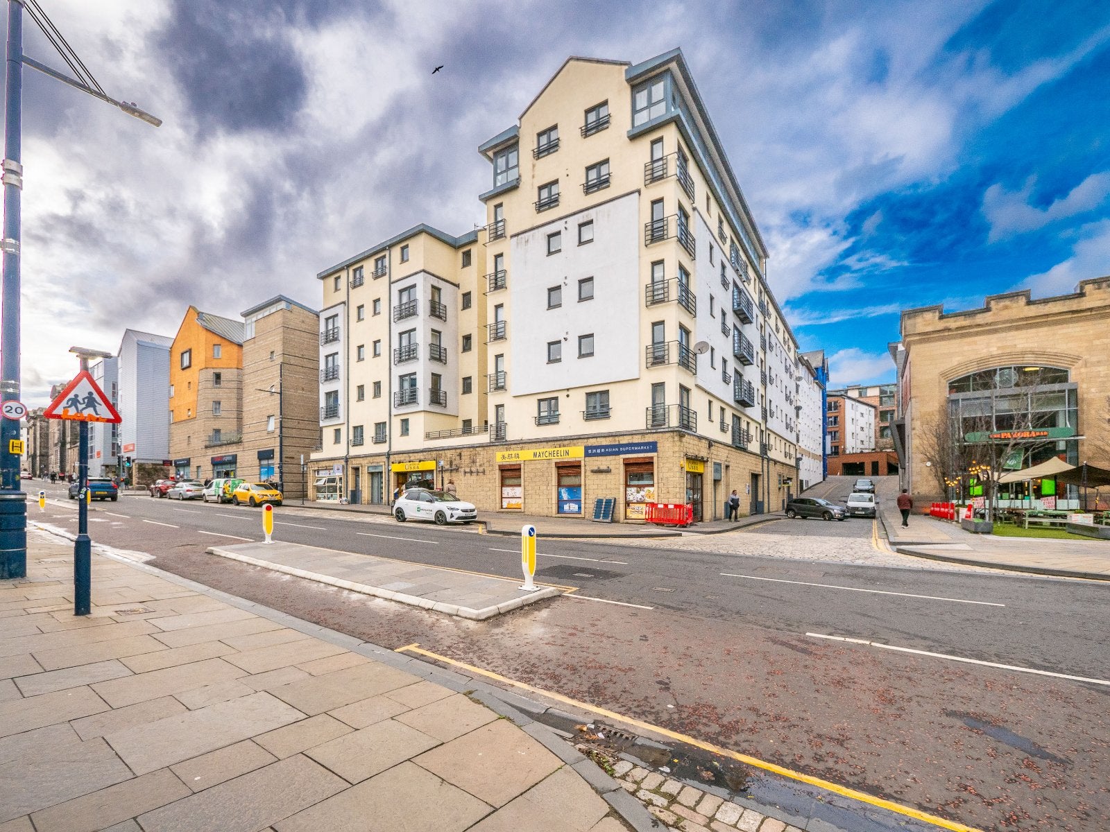 Flat Gentle's Entry in City of Edinburgh