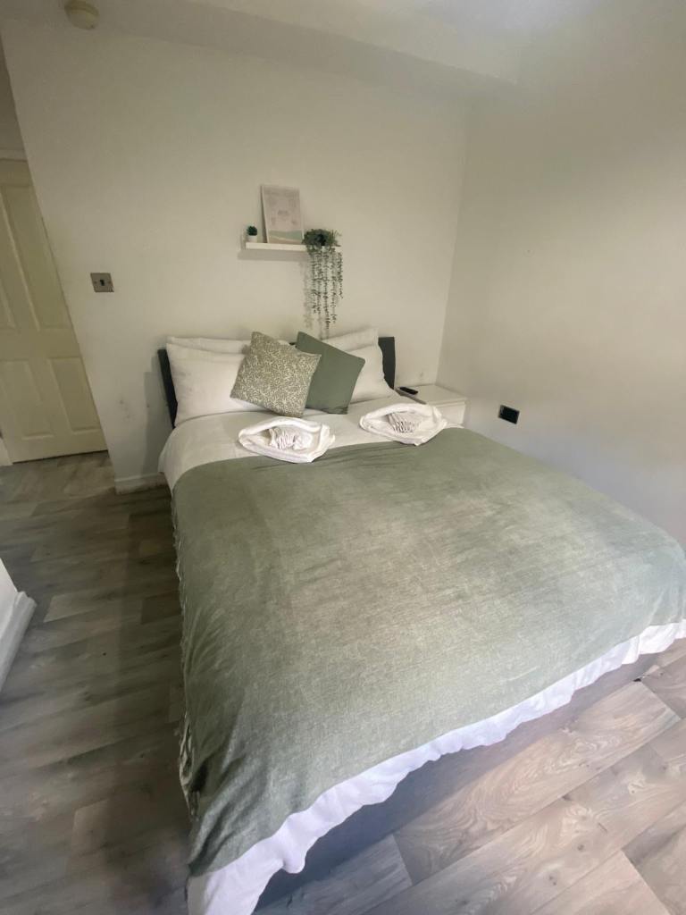 Flat Lindal Crescent in Greater London