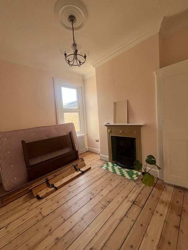 Room Edencourt Road in Greater London
