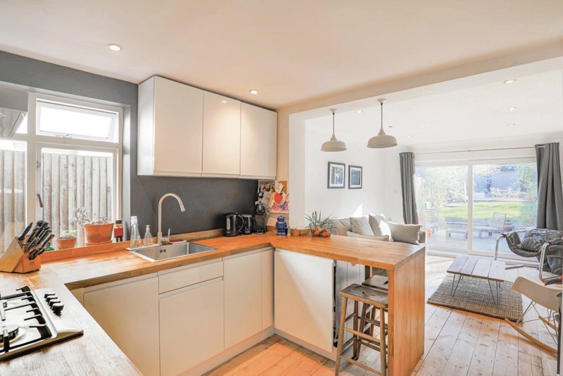 Flat Dunstan's Road in Greater London