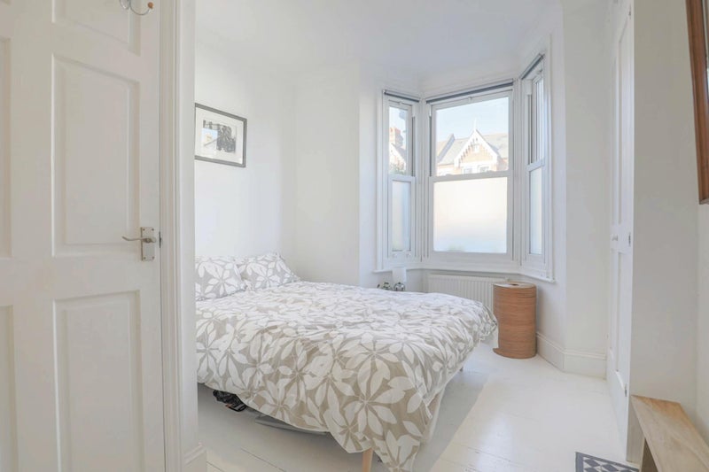 Flat Dunstan's Road in Greater London