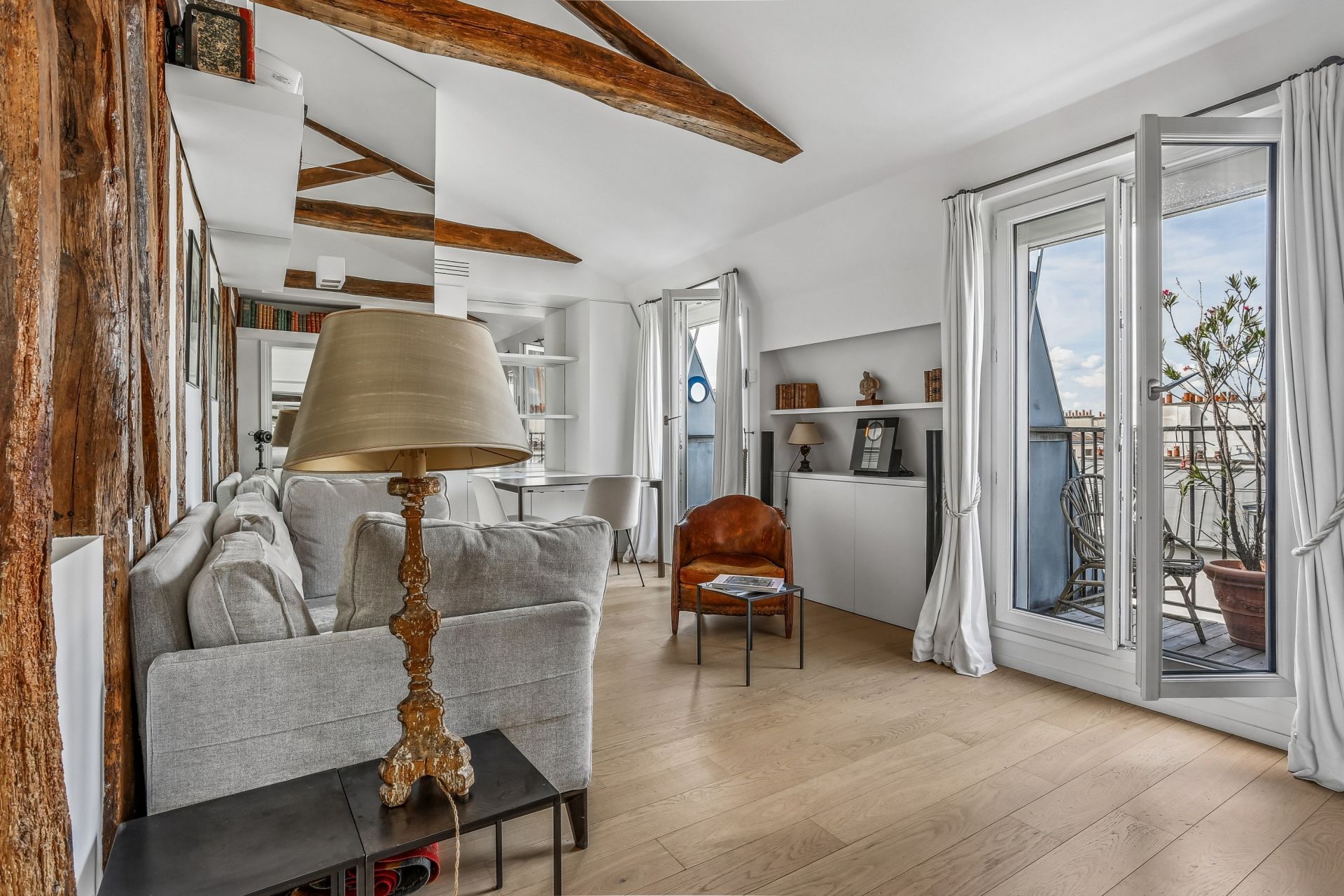 Flat Avenue Parmentier in Paris
