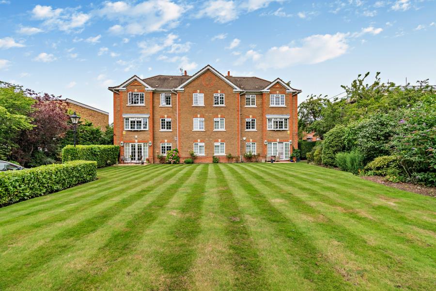 Flat Bishops Avenue in Three Rivers