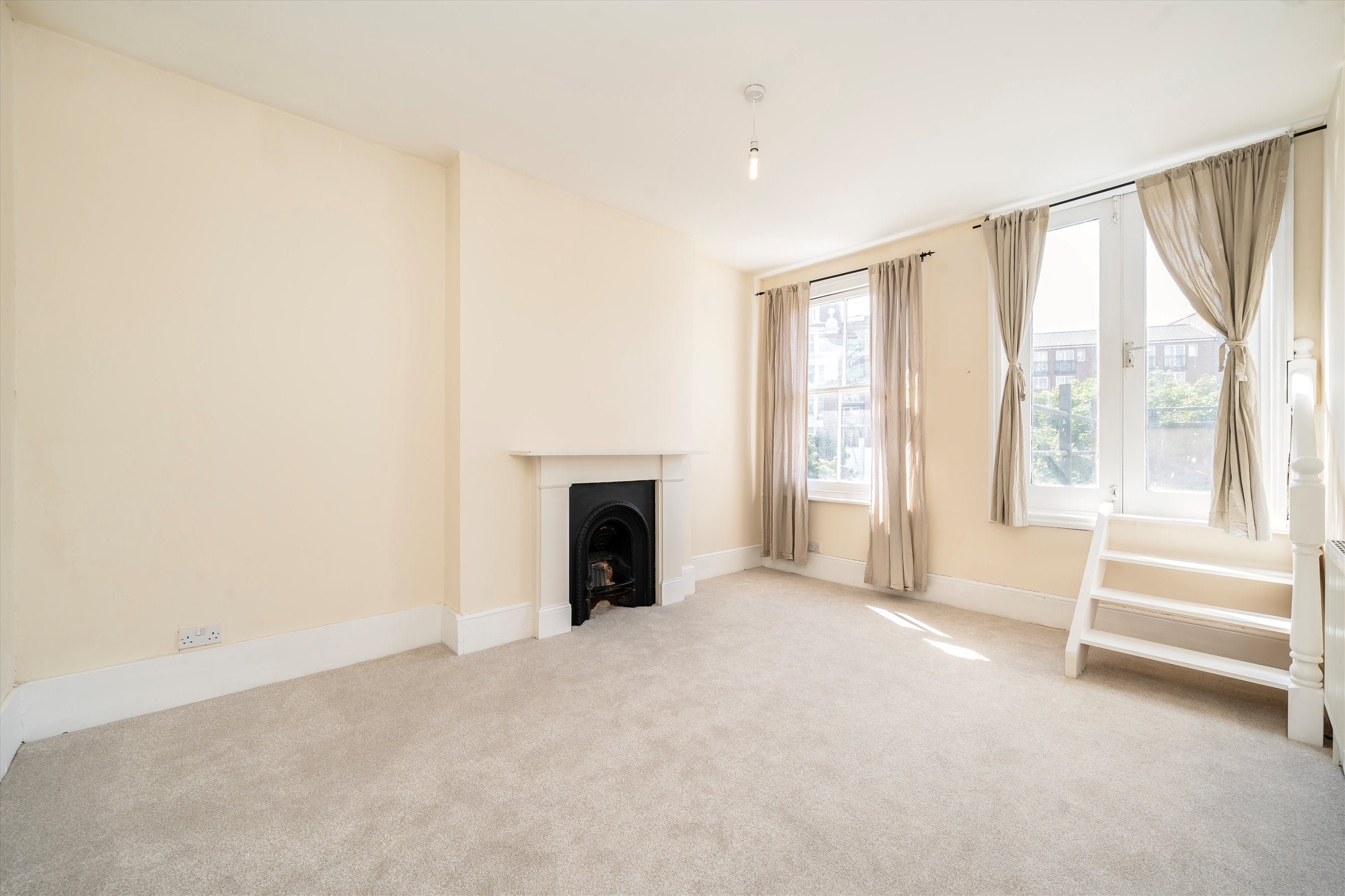 Flat Shepherds Bush Road in Greater London