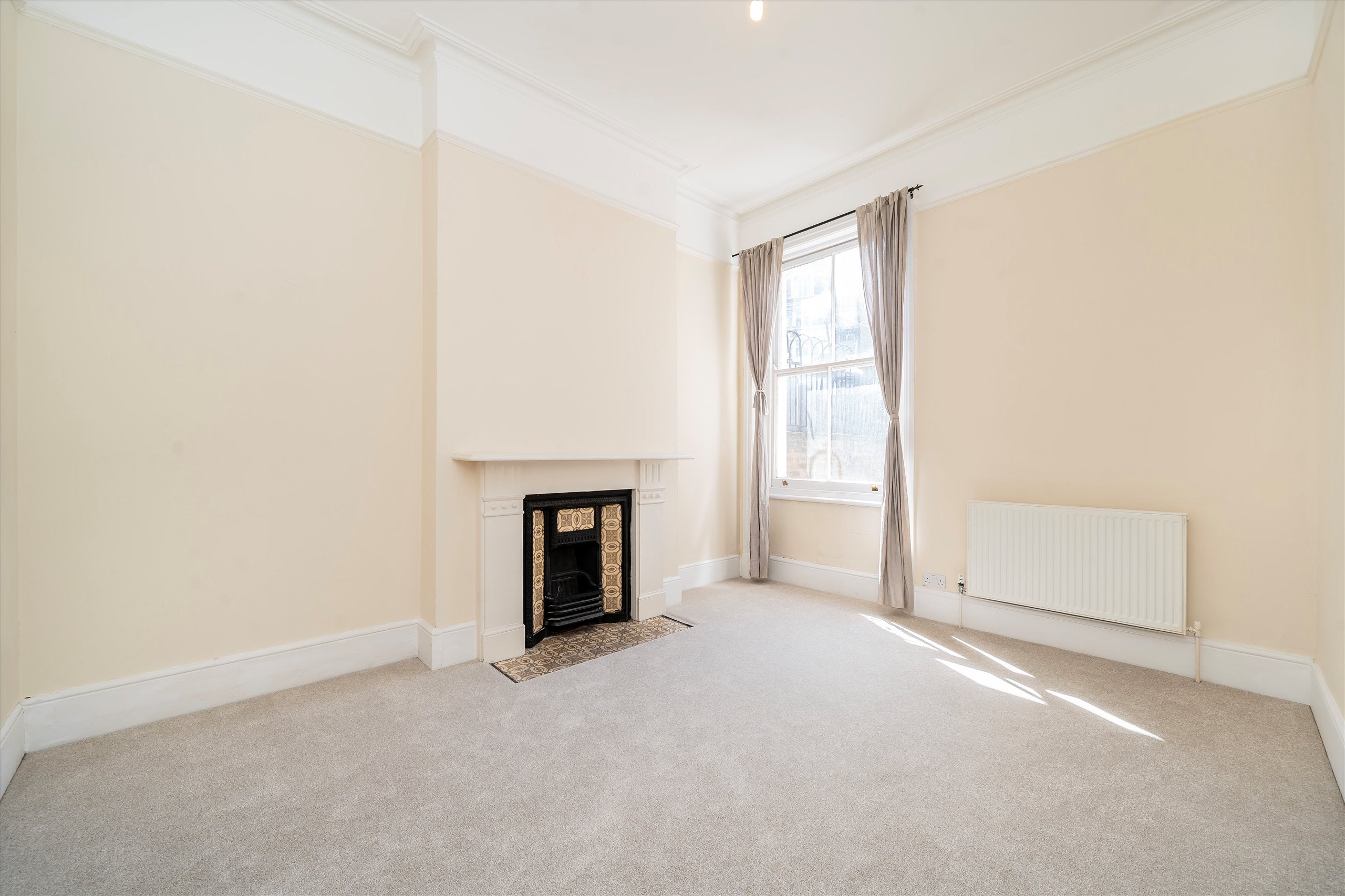 Flat Shepherds Bush Road in Greater London