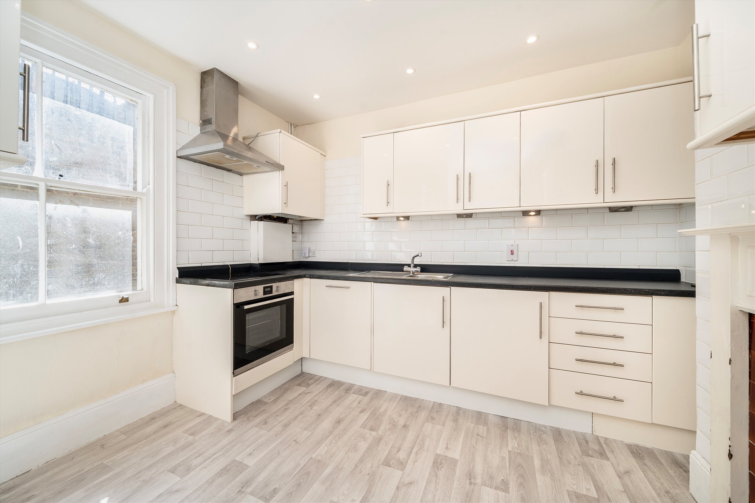Flat Shepherds Bush Road in Greater London