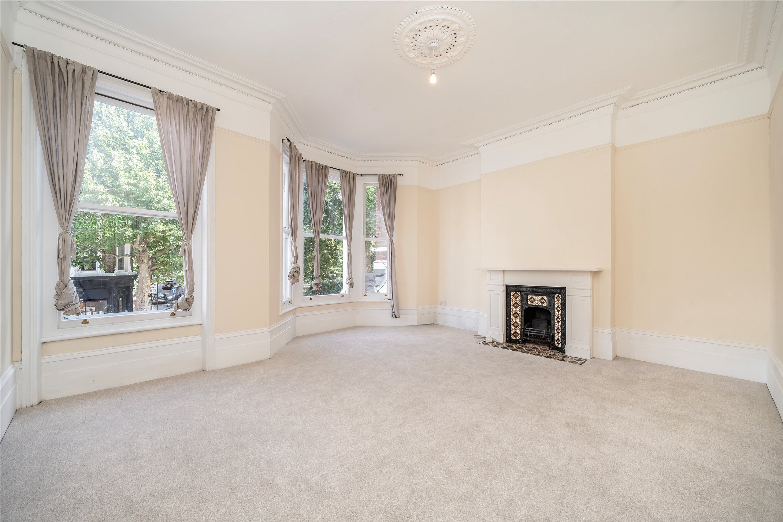 Flat Shepherds Bush Road in Greater London