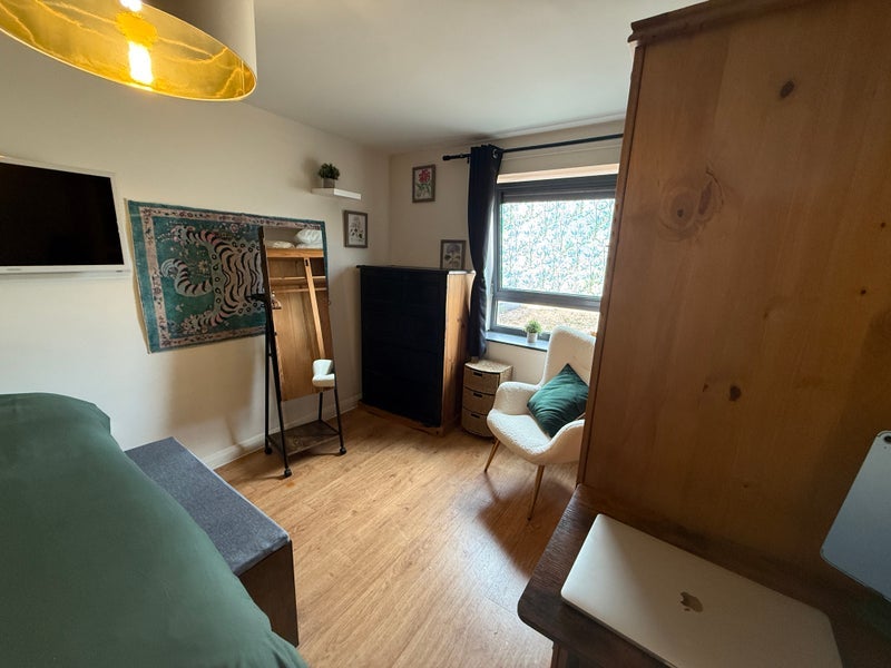 Room Warple Way in Greater London