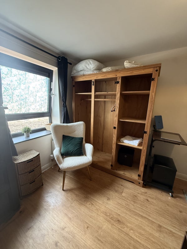 Room Warple Way in Greater London
