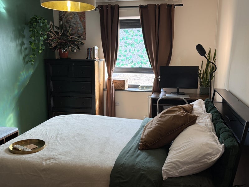 Room Warple Way in Greater London
