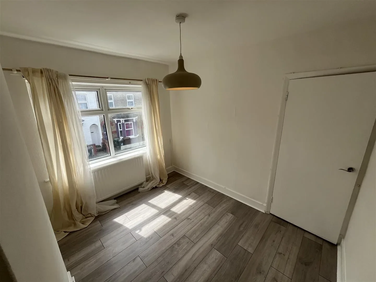 Flat Shakespeare Road in Greater London