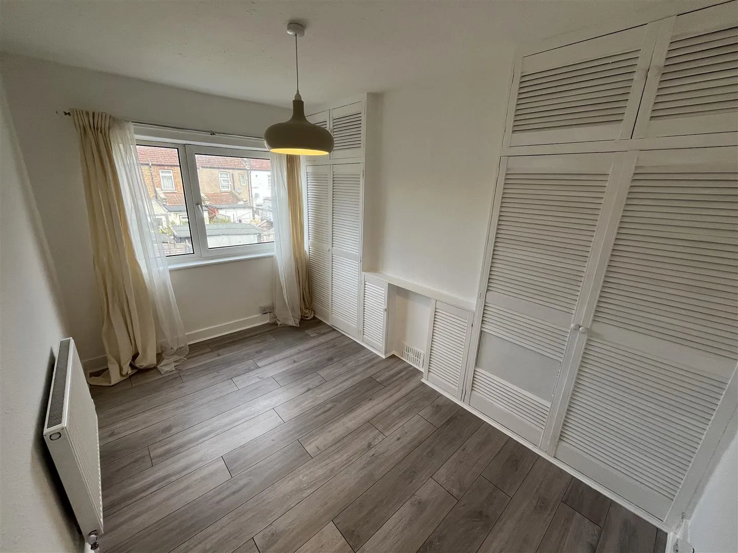 Flat Shakespeare Road in Greater London