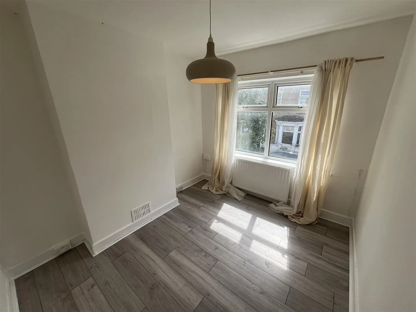 Flat Shakespeare Road in Greater London