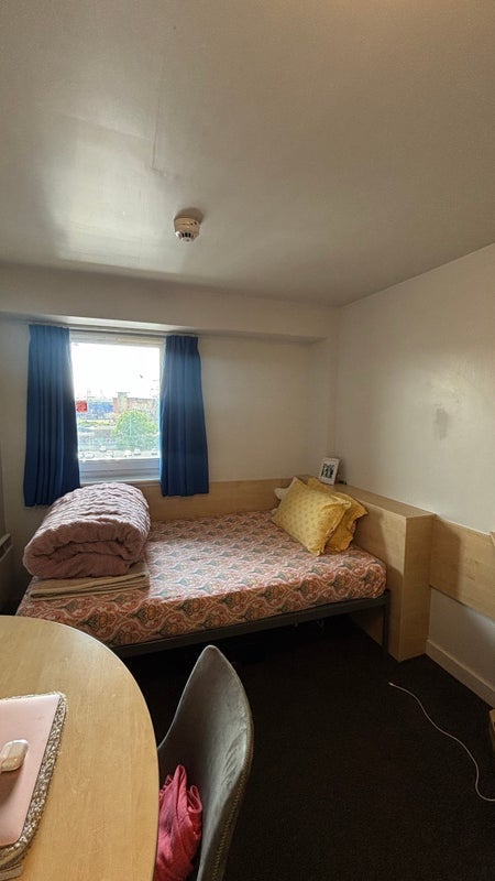 Room Raw Dykes Road in Leicester