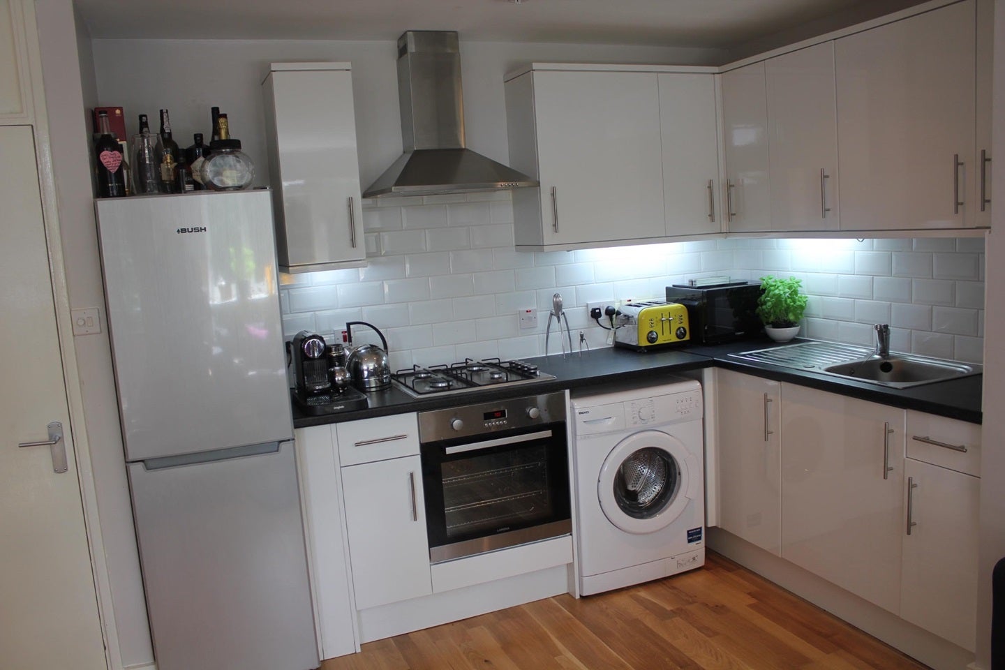 Flat Galleywall Road in Greater London