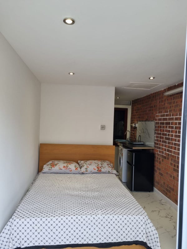 Flat Strawberry Fields in Swanley