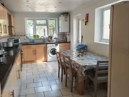 Room Clifden Road in Greater London