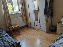 Room Clifden Road in Greater London