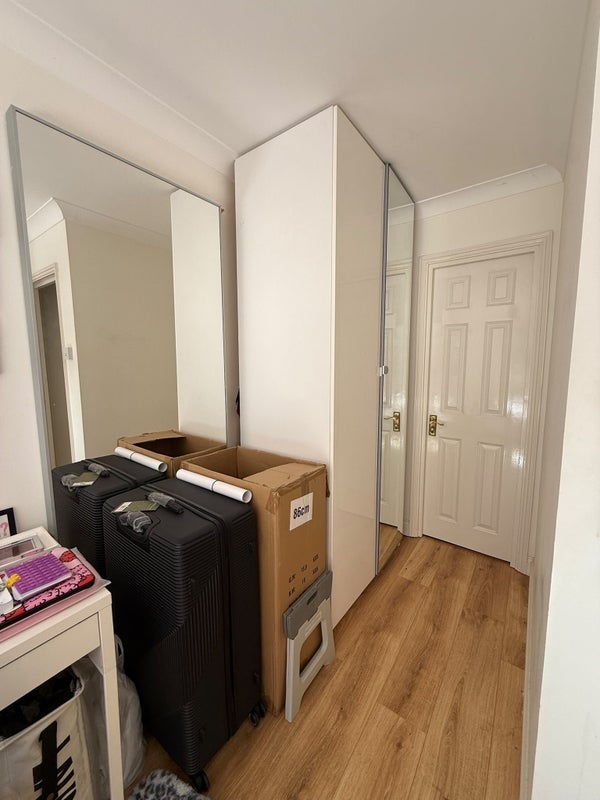 Room Narrow Street in Greater London